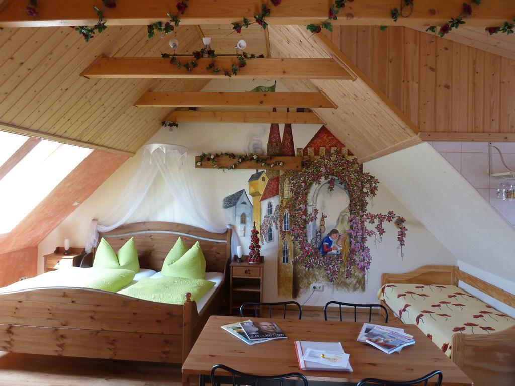 Gaestezimmer Am Maerchenbrunnen ドレスデン 部屋 写真