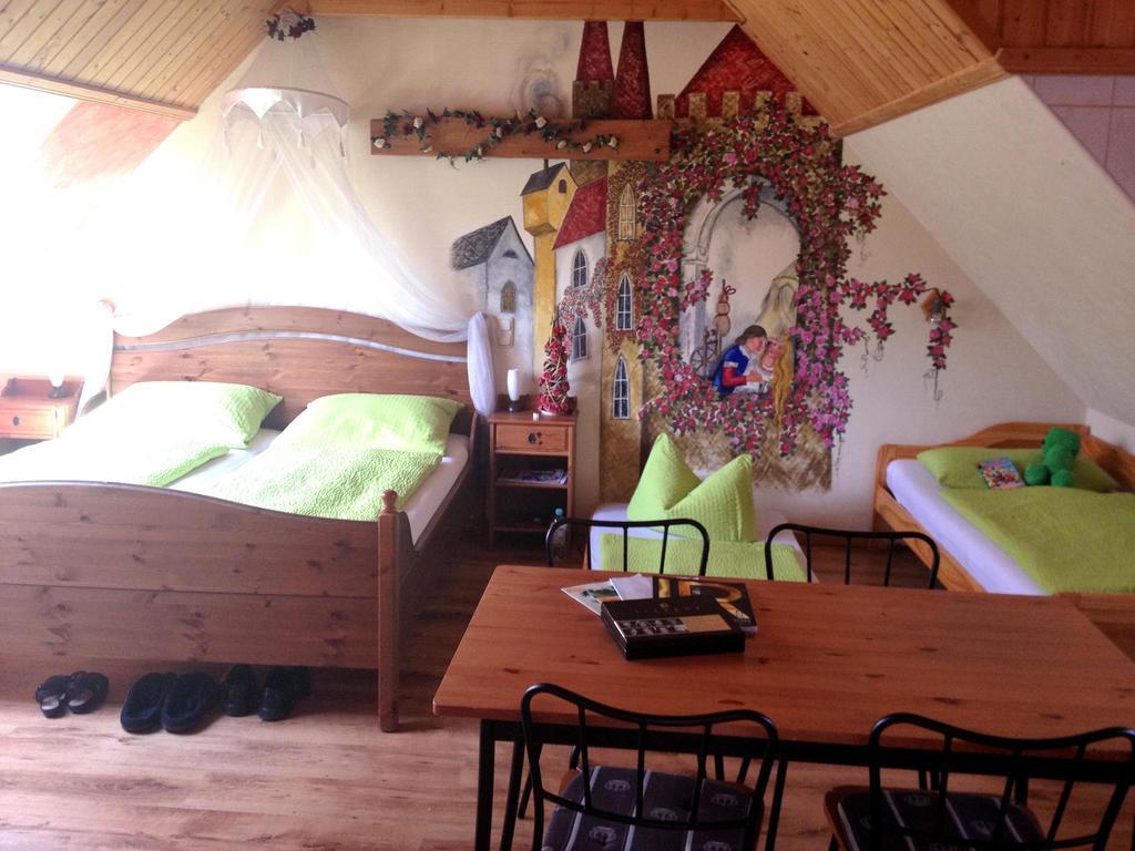 Gaestezimmer Am Maerchenbrunnen ドレスデン 部屋 写真